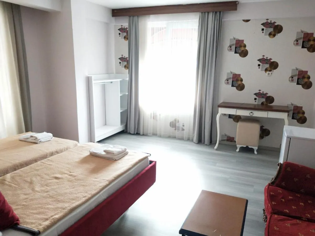 Central And Comfy Hotel Room Near Popular Attractions In Кушадасы Отель типа 